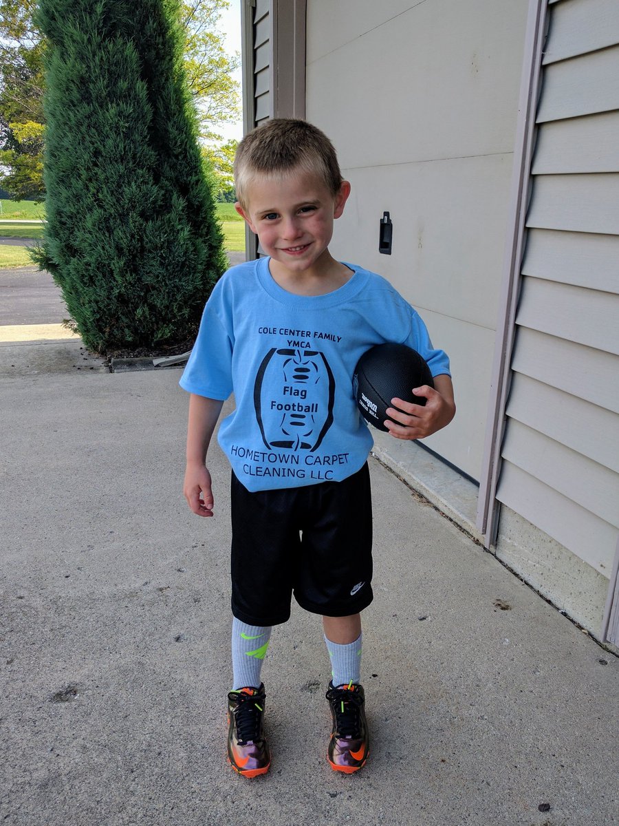 ShayAmstutz's tweet photo. Thanks Hometown Carpet Cleaning for sponsoring Maddox's Pee Wee Flag Football! #pulltheflag #run @hometowndbrown @ColeYMCA @ENKnightsFB https://t.co/7LV18S3UTz