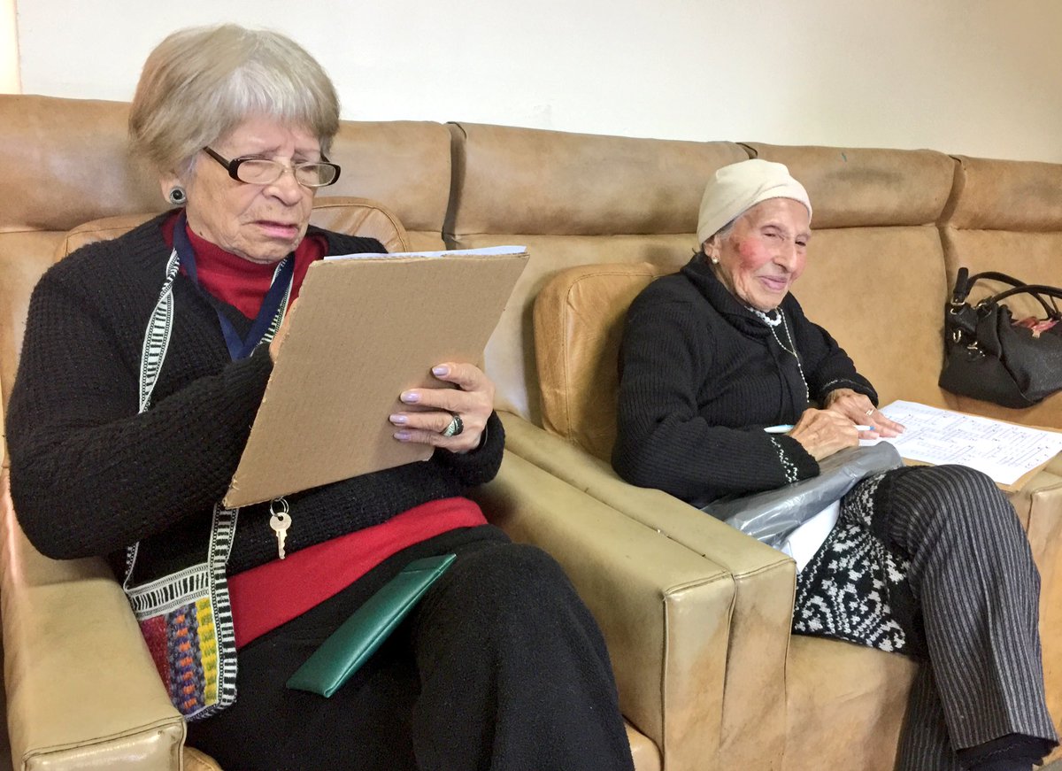 CONAPRAN's tweet photo. Residentes del Hogar Nuestra Sra. de los Ángeles participan en Taller Cognitivo 👵🏻✍🏻 #CONAPRAN #LasCondes #Santiago https://t.co/yBn3sF761D