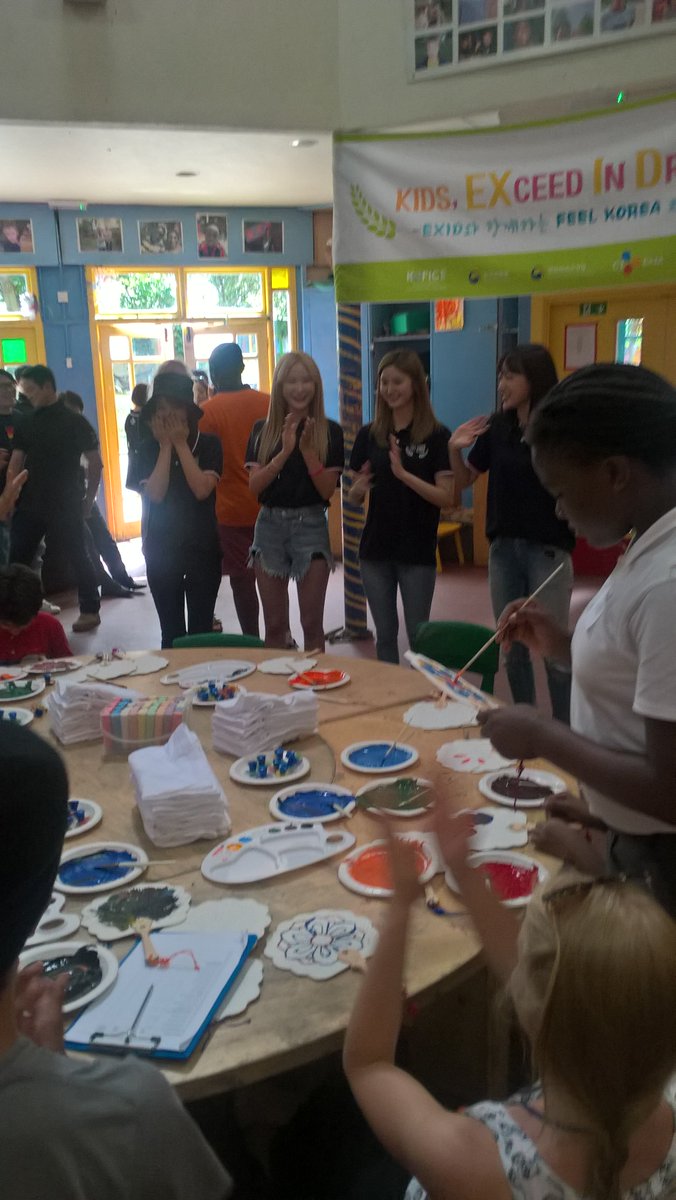 KidsCharity's tweet photo. We are excited to have @EXID doing some painting with the children at our Hayward Playground @feelkoreakofice .#GiveKIDSTime https://t.co/Mt80k9wSU2