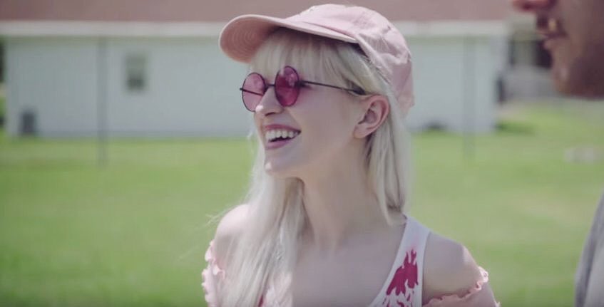 Pmore_Source's tweet photo. When you take your own song too seriously 👚 #rosecoloredgirl https://t.co/coaDV9bR4d