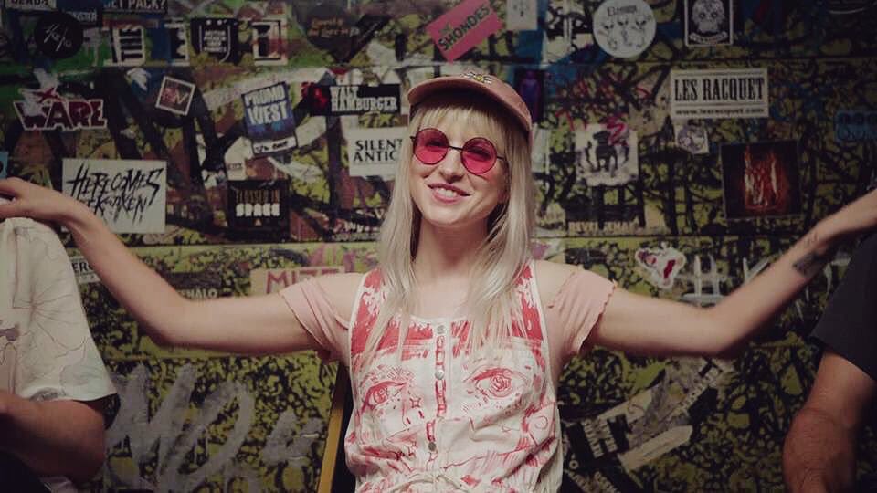 Pmore_Source's tweet photo. When you take your own song too seriously 👚 #rosecoloredgirl https://t.co/coaDV9bR4d