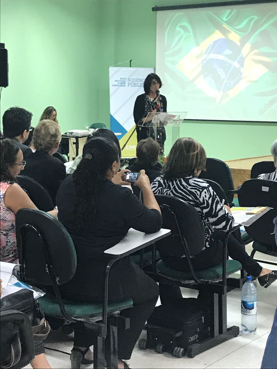 fundacaolemann's tweet photo. "É importante que a gente identifique a oportunidade da Base para resgatar o entusiasmo dos alunos com o ambiente escolar" - Anna Penido https://t.co/nQWyRBr1Ph