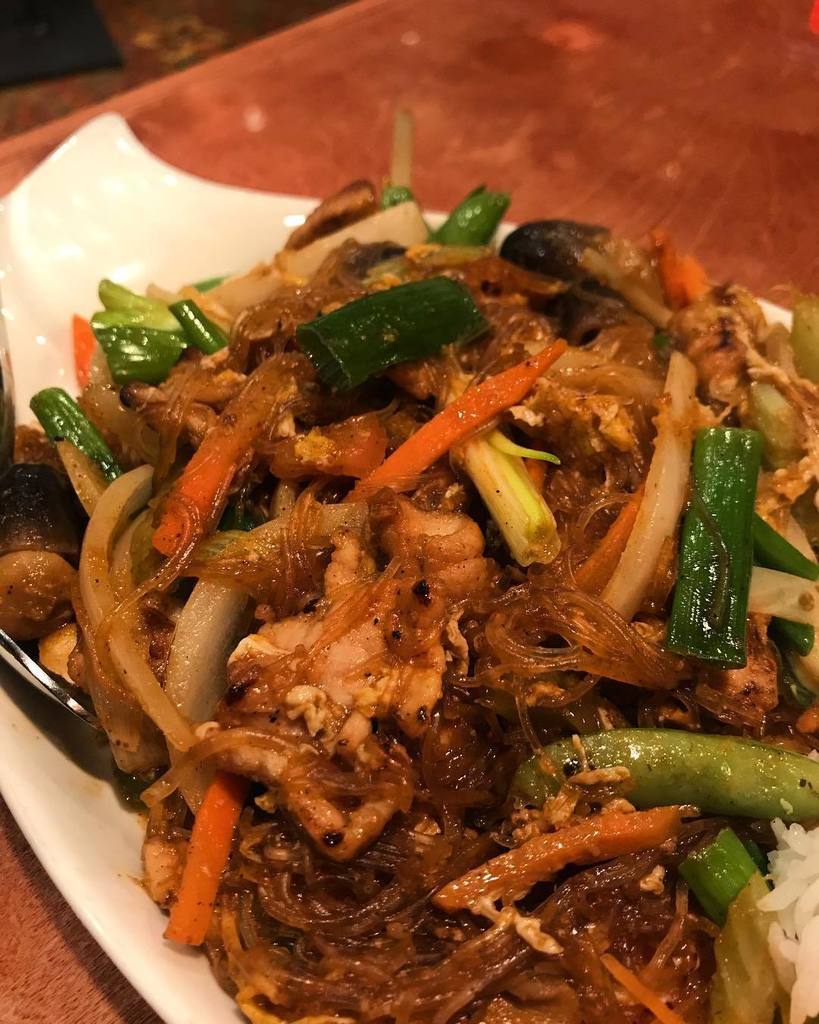 Pad Woon Sen with some spicy fish sauce!
#padwoonsen #thai #thaifood #asian #asianfood #asianfoodporn #food #foodi… ift.tt/2tpRHDB