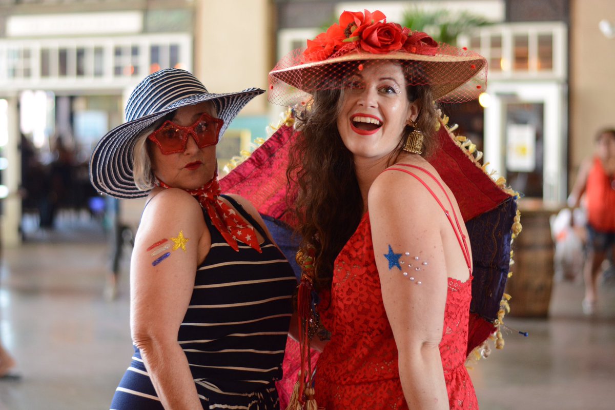 TheParkNJ's tweet photo. We're back on the #APBoardwalk this SATURDAY in #ConventionHall w/ our #SparkleBar! #ComeGetGlittered outside #TheMermaidHaberdashery 12-10! https://t.co/VavsLwduSK