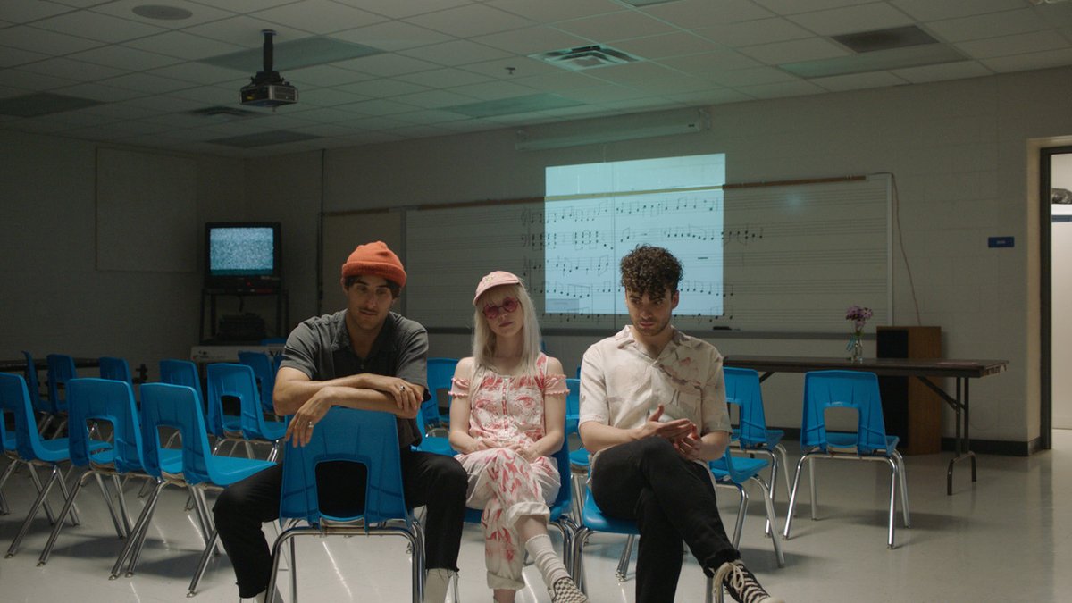 ParamoreSpainST's tweet photo. ¡Hola! Buscamos a un fan de Paramore (¡¡y de la era 'After Laughter'!!) para que publique contenido semanal en Paramore.es. https://t.co/nql6uvtZKj