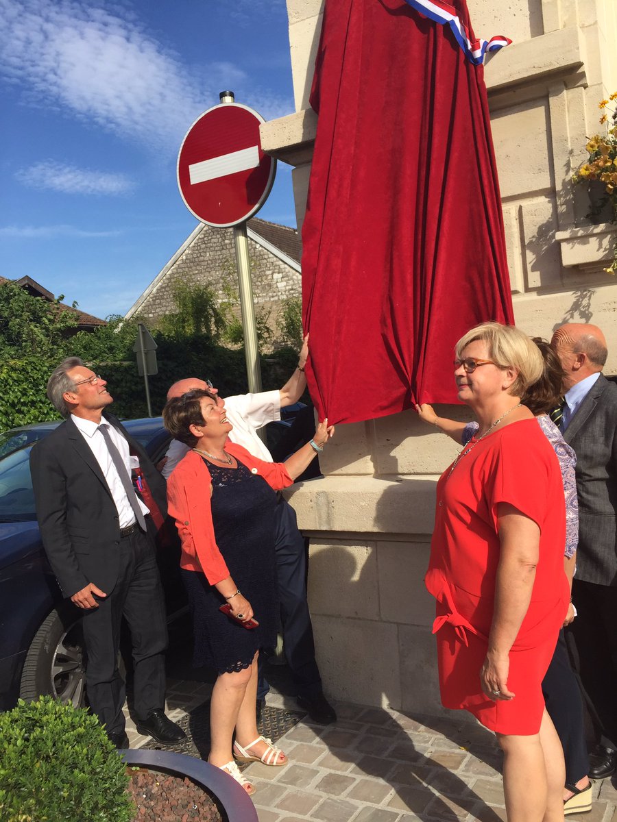 Inauguration place #mairie Witry-les-Reims @YvesDetraigne <a href="/valbeauvais/">Valérie Beauvais</a> <a href="/CaVautrin/">Catherine Vautrin</a> <a href="/Prefet51/">Préfet de la Marne 🇫🇷</a> <a href="/DptMarne/">Département Marne</a>