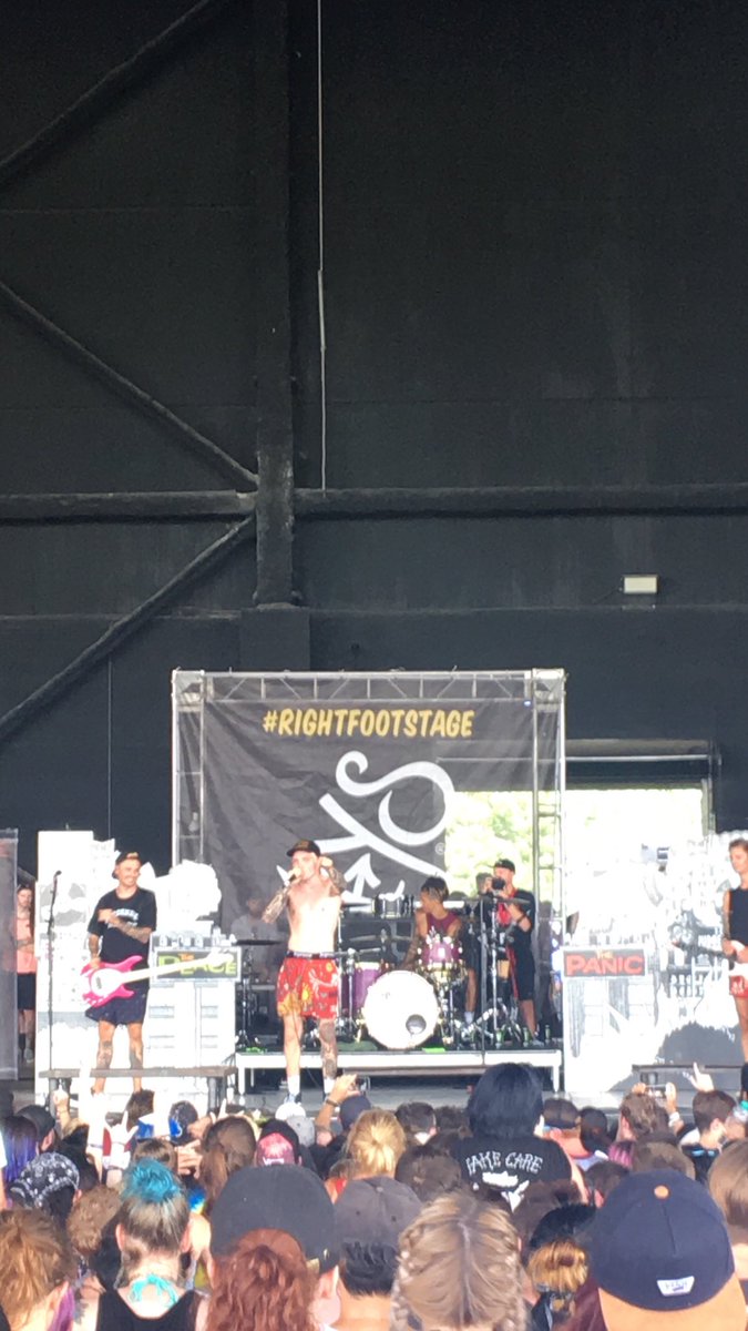 ashomam's tweet image. Warped tour year 4 🔥