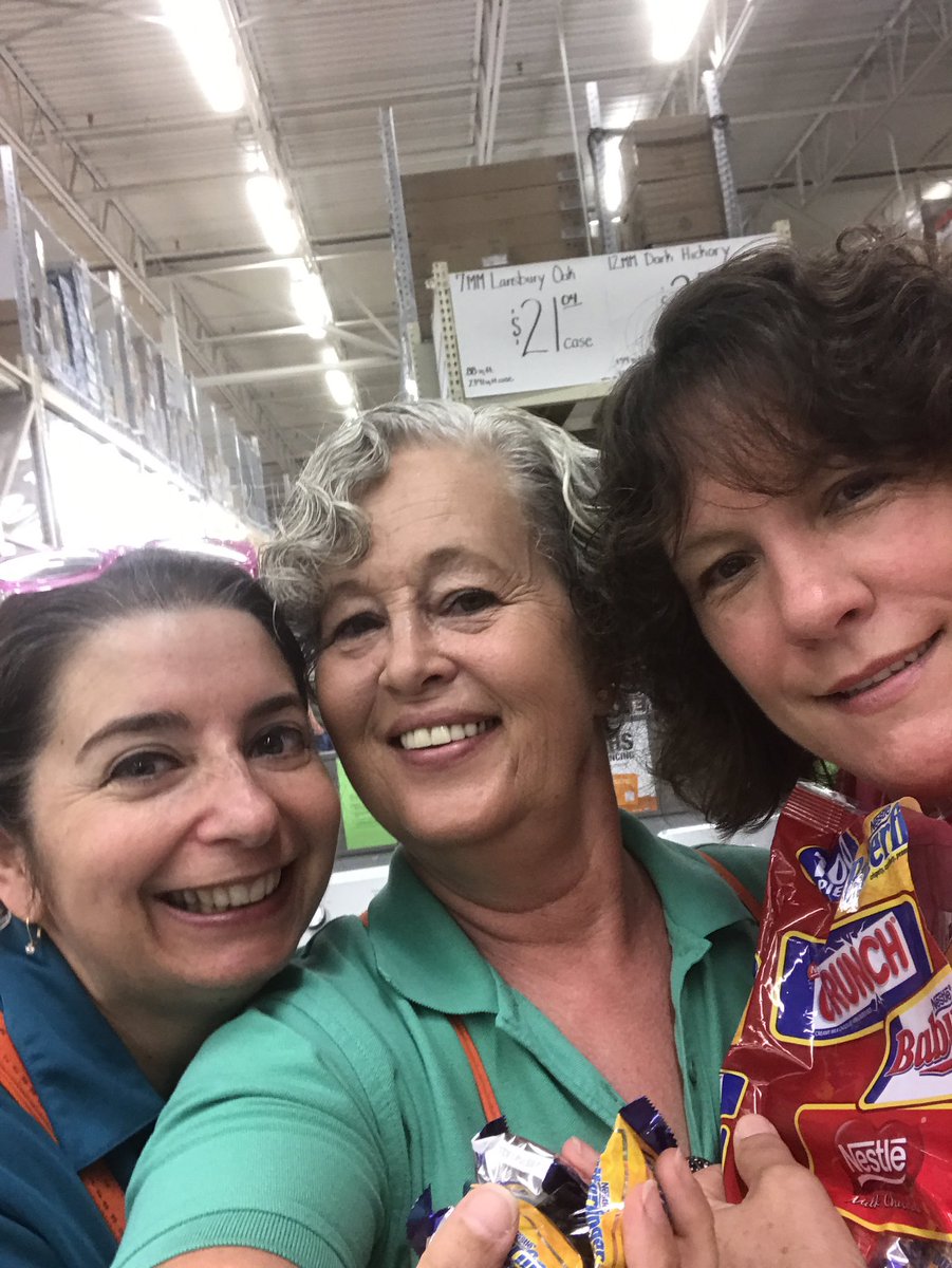 jackielh62's tweet photo. My favorite chocolate ladies!@williemgriffjr @JohnCassel808 @rfriedlieb https://t.co/JzxPoy8rou