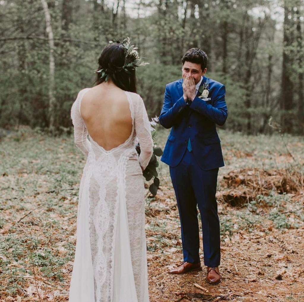 We will never, ever get sick of looking at first look photos 😍 Especially when they look as magical as this one, c… ift.tt/2sxYqIL