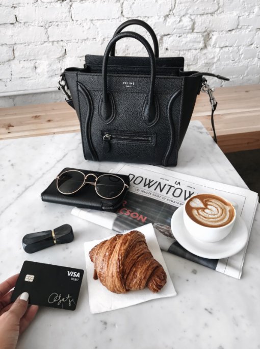 When your debit card matches your handbag ✨👌🏼🖤 #CASHCARD - design your own with <a href="/squarecash/">Not Cash App</a>. More on the blog #partner