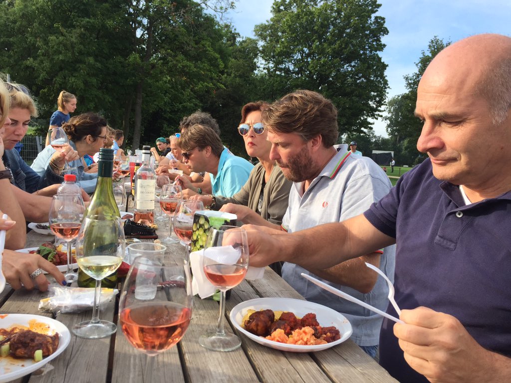 Hermesdvs's tweet image. Sjakies Supperclub is on!