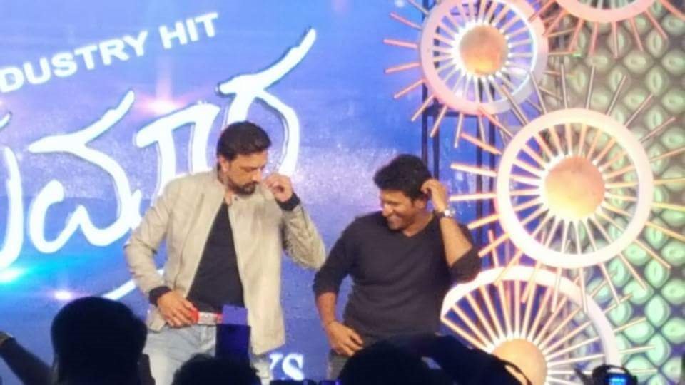 MaluruKsss's tweet photo. Few More Exclusive Pics 😍😍👌
#Raajakumara100Days
#KicchaSudeep #PriyaAnand #AlwaysJani #PuneethRajkumar https://t.co/Oy9df1J2CN