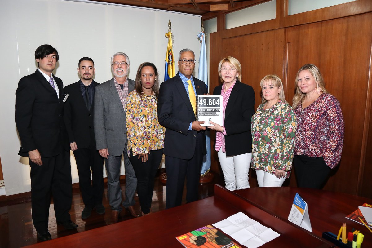 2/2 Me entregaron documento con 49.604 firmas de activistas de DDHH de 69 países que respaldan la labor del @MPvenezolano #7Jul
