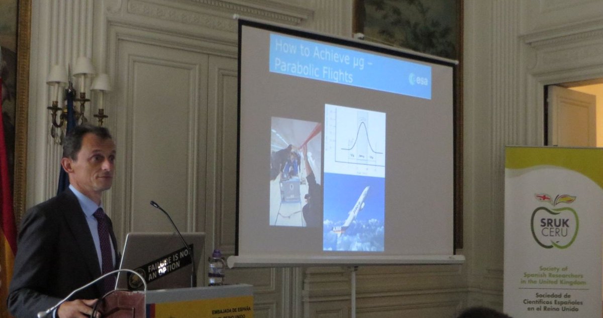 Why we don't go to the moon anymore? <a href="/astro_duque/">Pedro Duque</a> replies "It's simply a budgetary issue, same reason why we don't go to Mars" #SRUK2017