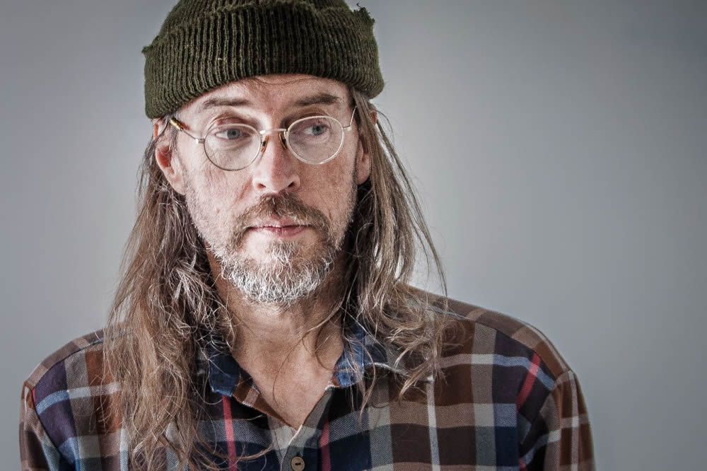 You can't miss Charlie Parr's distinct fingerpicking style in this <a href="/wwsessions/">white wall sessions</a> video! ow.ly/kXcp30dmJH0