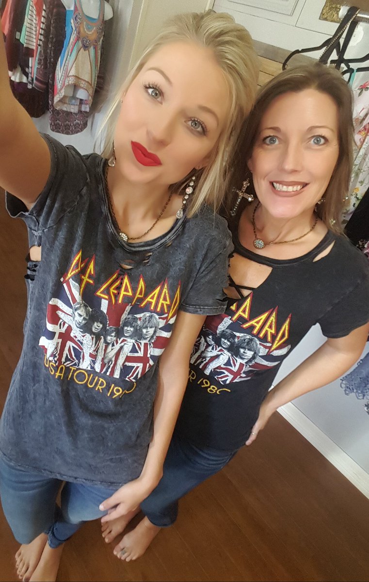 Happyg0lucky's tweet photo. Showed up wearing the same thing! @PinkPanache @penelopelondonc #tribevibes #shopttc #shoeless #DefLeppard #thoselips #boutiquelife #tx https://t.co/W659y6qVeu