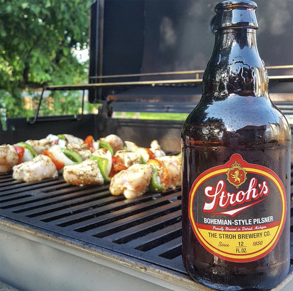 Tastes like the weekend #StrohsBeer
