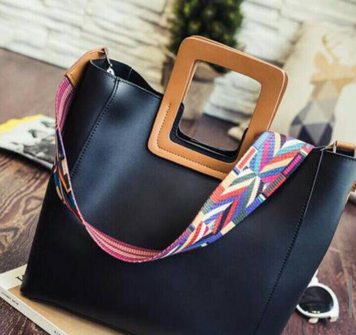 toomuchbyivana's tweet photo. Luce fashion!!!!! Luce toomuch !!! 
#musthave #trendy #Fashionista #fashionblogger #ootd #bags https://t.co/ezuUhrVrsR