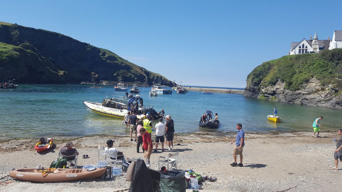 TheOrangeFamily's tweet photo. Excited we got to see some #DocMartin filming 😀 met #JoeAbsolom and #JessicaRansom #PortIsaac is such a #beautiful place to visit. https://t.co/qXfqC0pPmT