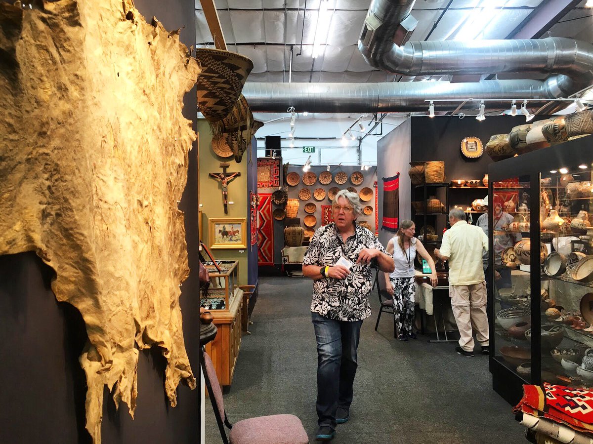 ObjectsOfArt's tweet image. The selection can be a bit overwhelming… But we’re okay with that. #ObjectsOfArt #SFIndianShow #SantaFe