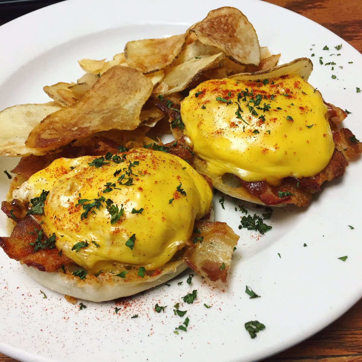 Eggs Benedict 
#eggsbenedict #breakfast #baconandeggs #goodeats #FoodieFriday #salisbury #Foodie #yummy #delicious #foodporn #homemadechips