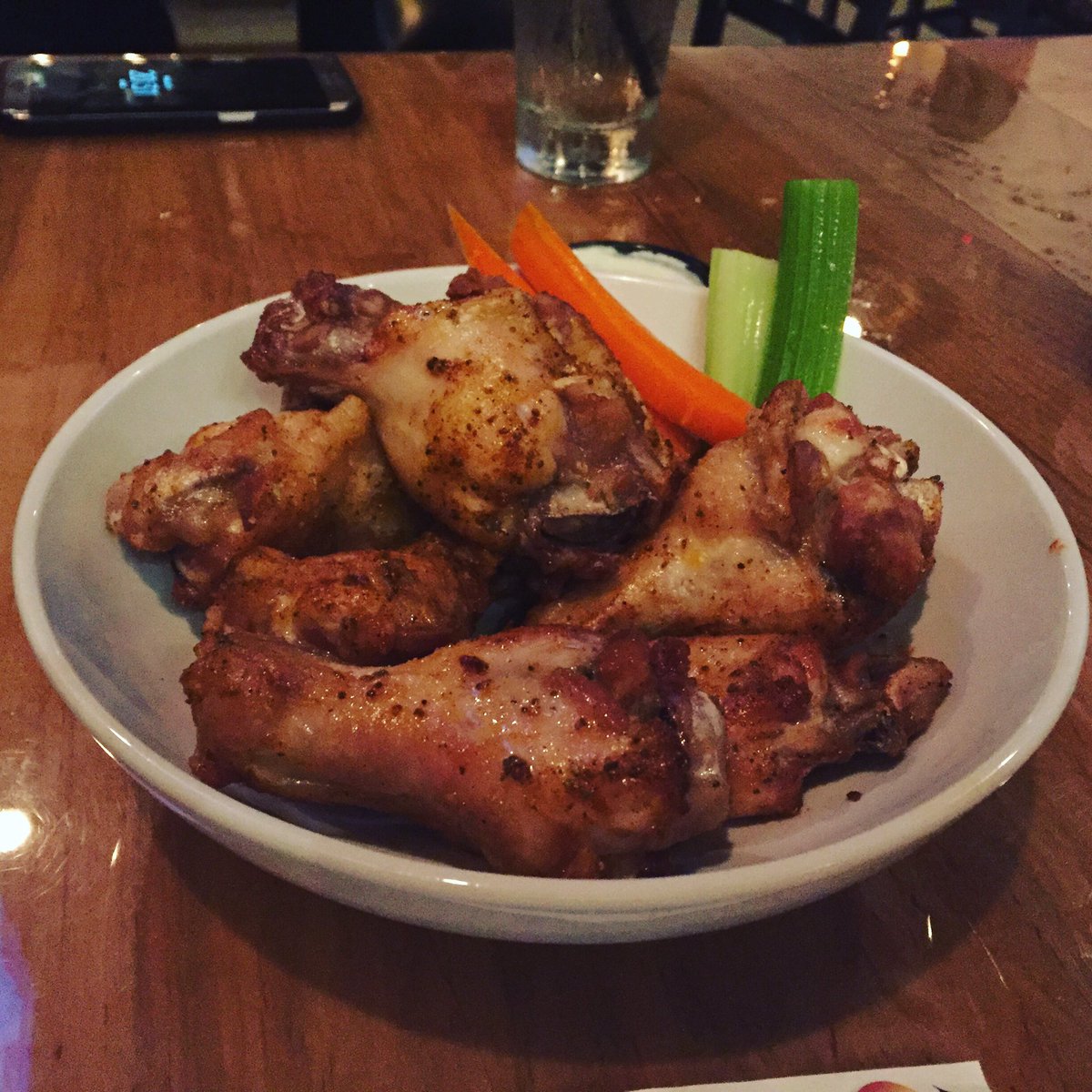 Who doesn't love wings?! 
#wings #chicken #goodeats #FoodieFriday #salisbury #Foodie #yummy #delicious #foodporn