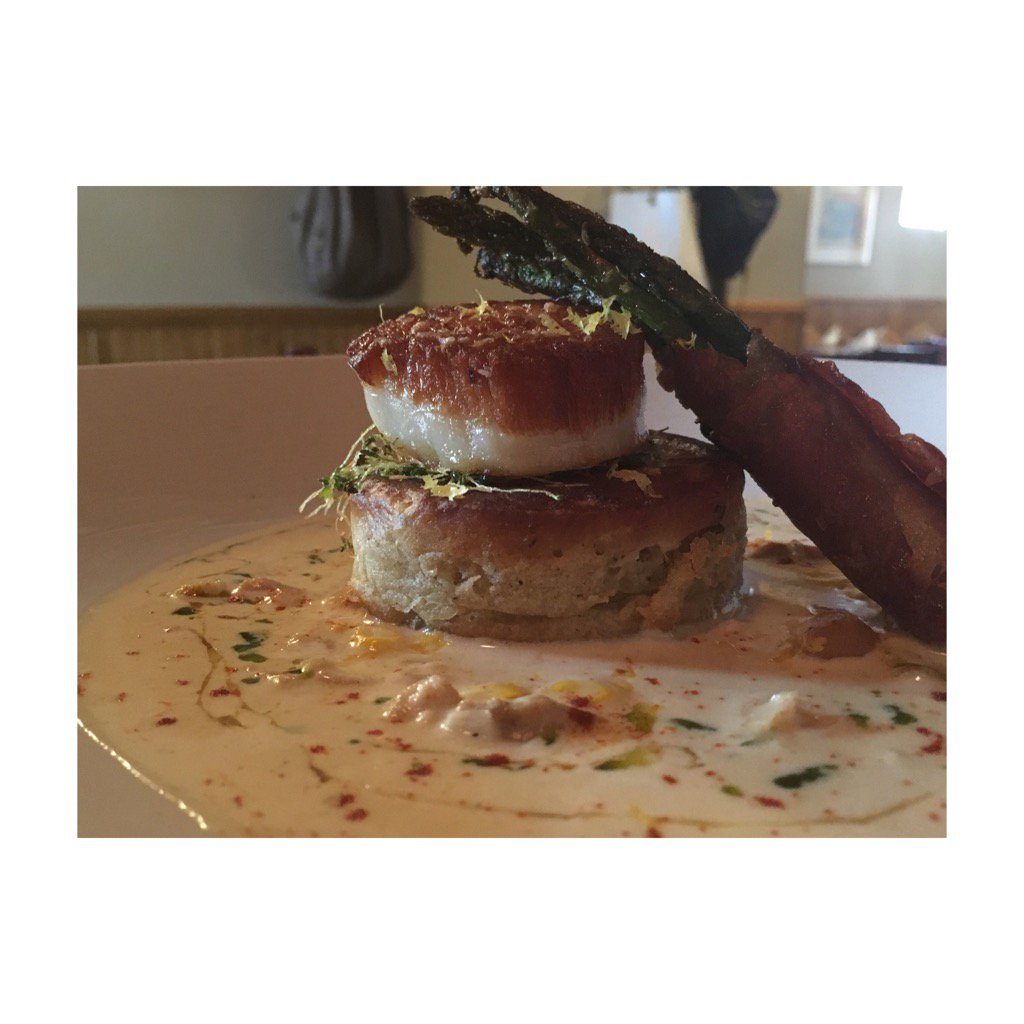 AlbanyGingerMan's tweet photo. #PanSearedScallop #ClamCake #BaconWrappedAsparagus #ClamChowder #AlbanyGingerMan #GingerMan #FridayNight https://t.co/DLThR0Nk14
