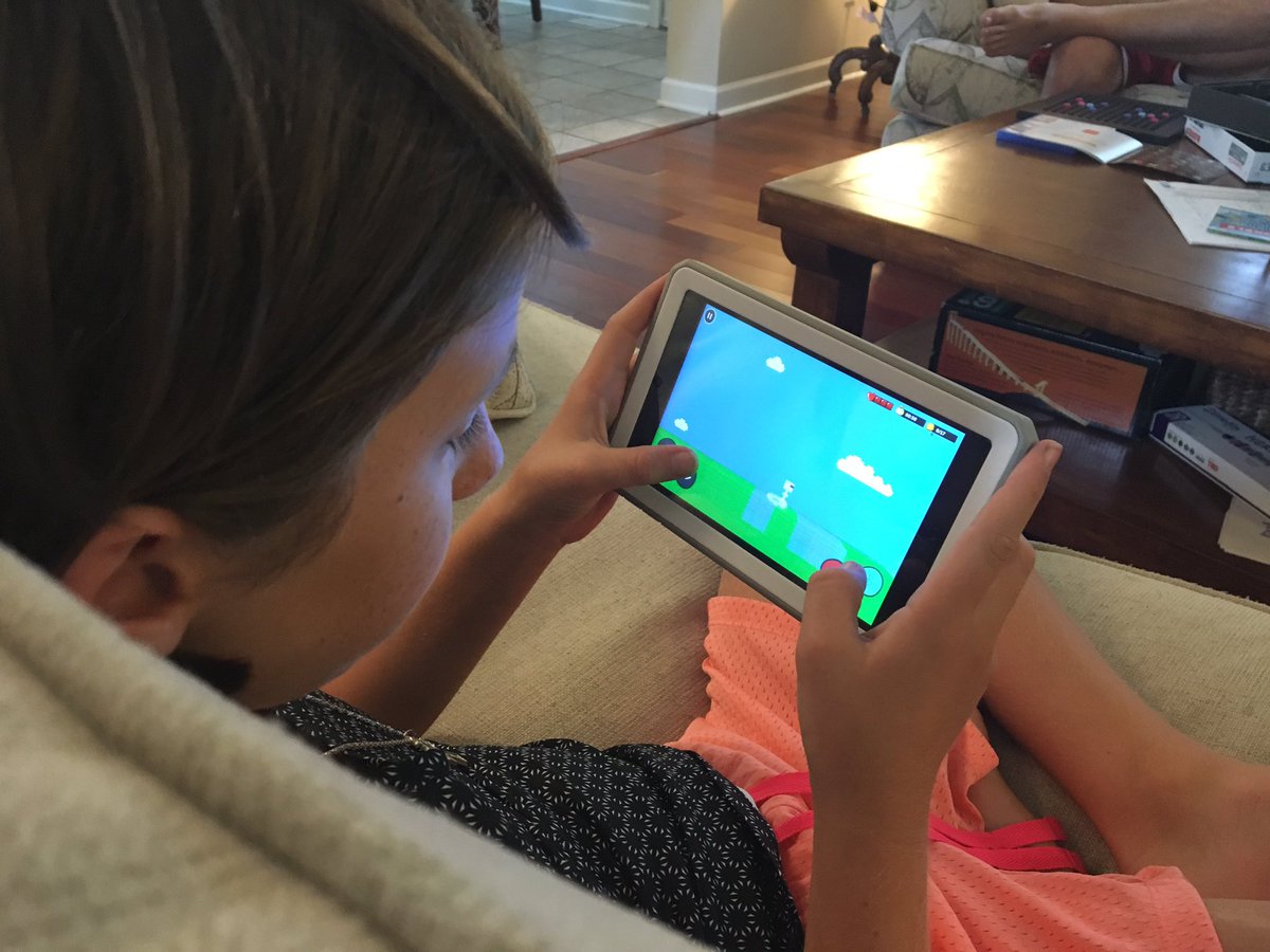 MsRosie_library's tweet photo. Amazing. No instruction from me! Kids building their own video games. Awesome! #makerspace #kidengineering @psesteamcoach @bloxelsbuilder https://t.co/YkO7ZKYVrC