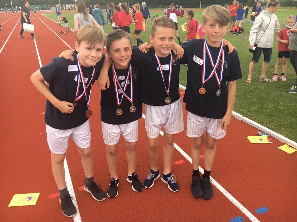 CEPD_Cheshire's tweet photo. ๐ฅfor the girls & ๐ฅfor the boys in the relay..not too shabby Saughall!Any more pics everyone? #SAS #relaygoals @GemCookster @OldfieldChester https://t.co/xMwaeE4ZNi
