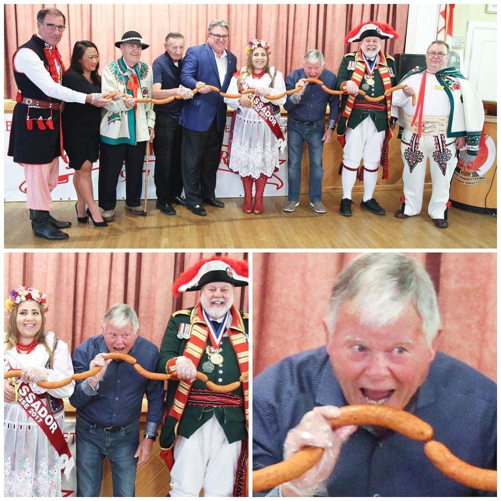 City councillor John Utley winning this photo... not an easy thing to do with Wally in the frame. #BrantfordVillag… ift.tt/2tzrTmT