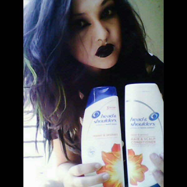 FancyNecromancy's tweet photo. @Influenster &amp; @HeadShoulders sent me this duo to try for free! #HSxTarget #UnbelievablyBeautifulHair #gotitfree #BreezyVoxBox #contest https://t.co/bfq08p1MOY