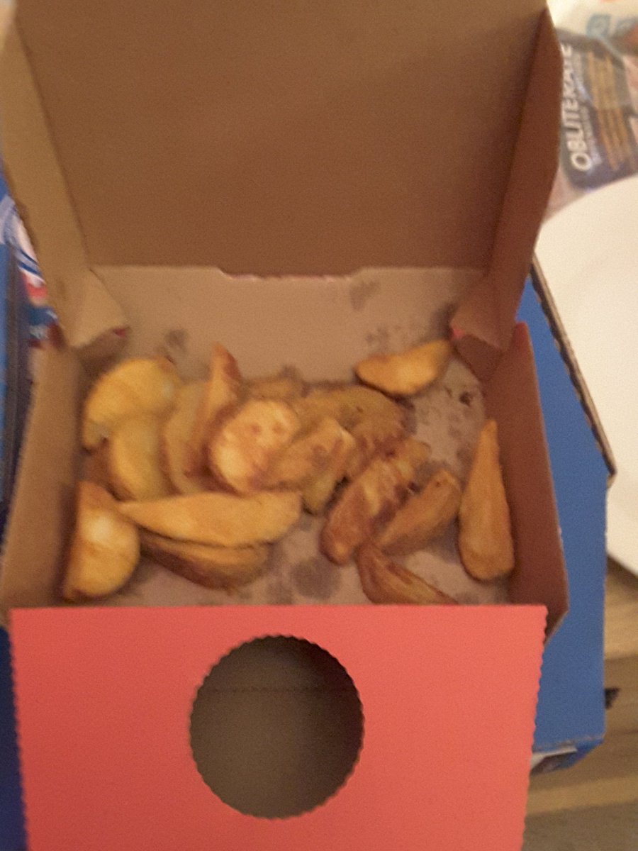 HLMacI's tweet photo. @dominos @sophie_doodles Plus, not sure I'd call that a portion of wedges https://t.co/qVfWfocIVd