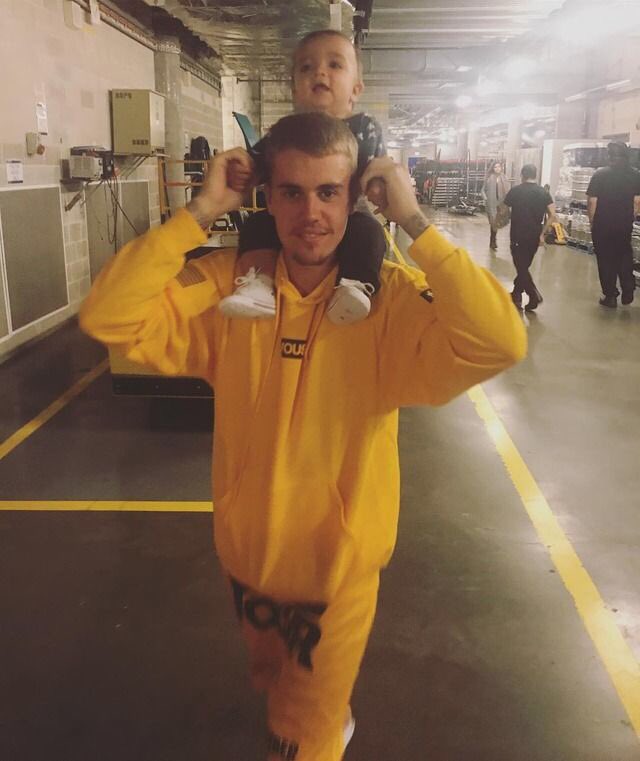 Bieber Clothing on X: justinbieber via Instagram (July 6) wearing a LOUIS  VUITTON x SUPREME cap, HILLSONG hoodie, FOG pants and OFF-WHITE x  TIMBERLAND boots.  / X