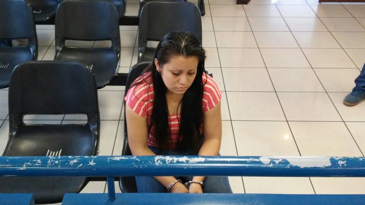 Víctima de violación es condenada a 30 años de cárcel por "sufrir un aborto espontáneo".

elinformante.mx/?p=64618