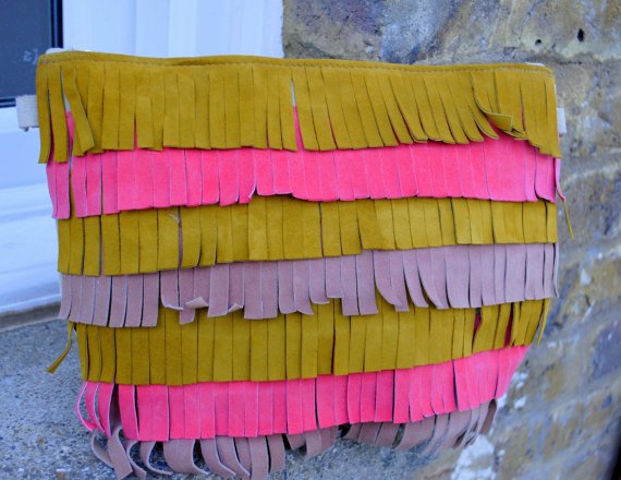 MisLondon_'s tweet photo. Colorful leather fringe clutch summer clutch suede by @MisLondon_
https://t.co/LWiQUeCVNH #spdc #uksopro https://t.co/txKsrO1sg8