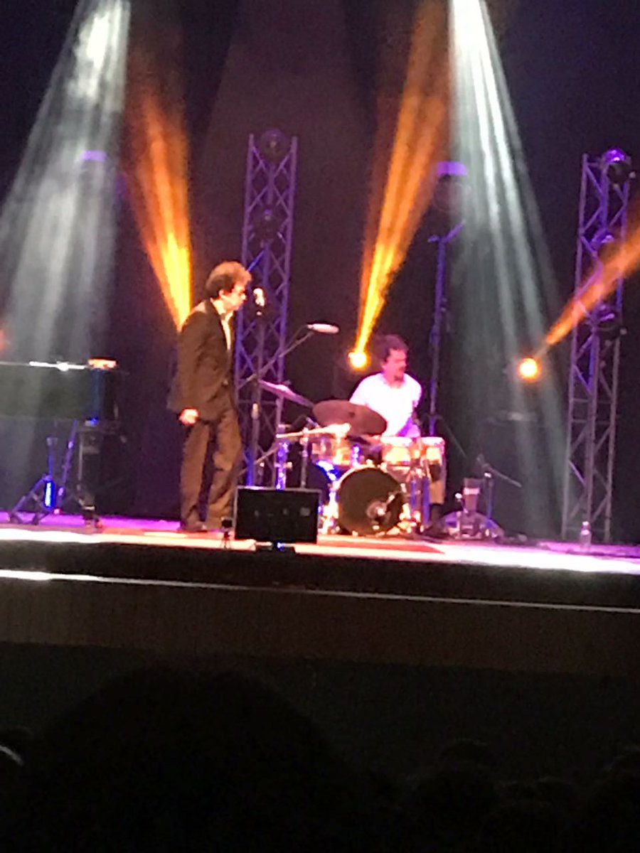 burnier69's tweet photo. Aguante Calamaro https://t.co/zmugrfOKqV