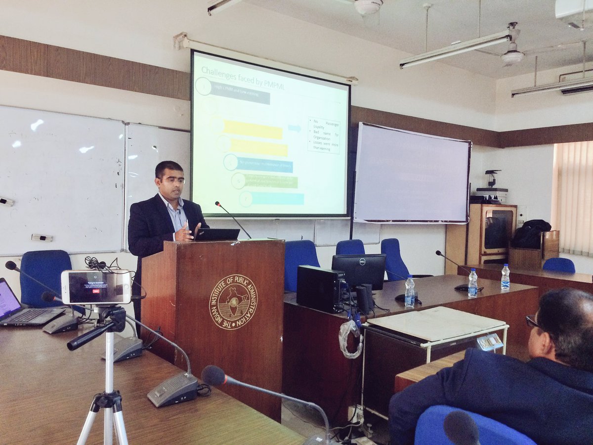 bora_archana's tweet photo. Mr Bharat Patil, ITMS. Smart city &amp; Swachh Bharat award 49th #skochsummit #skochawards @SkochSameer @skochgroup https://t.co/SUdDjzjTna