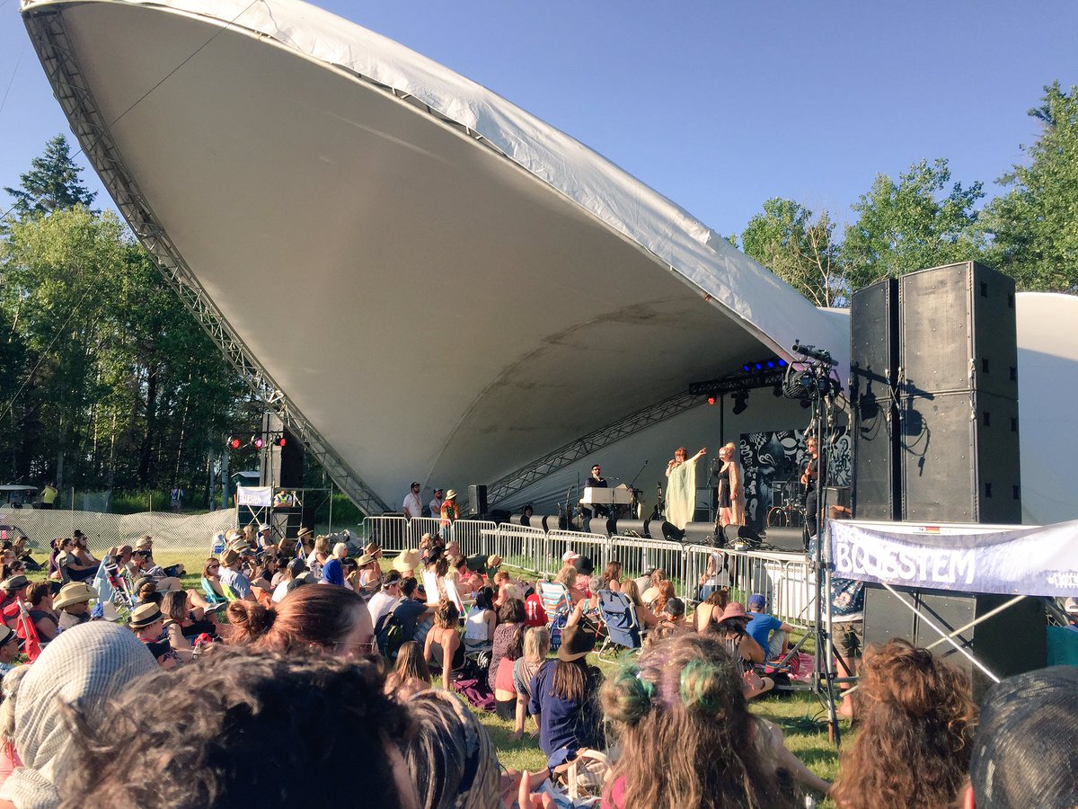 StringsAndGoat's tweet image. BEGONIA!!! ❤❤❤ 
#winnipegfolkfest