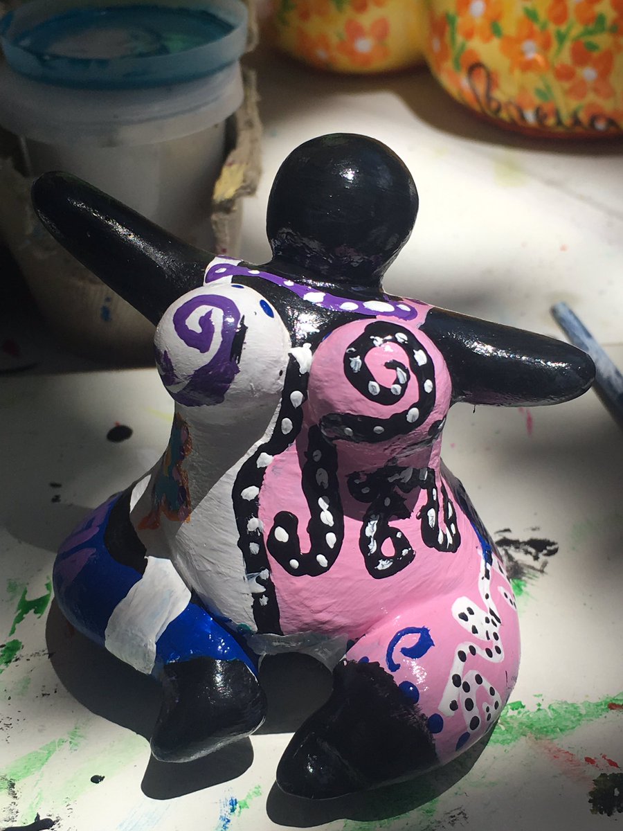 ChichiCuracao's tweet photo. [PAINT YOUR OWN CHICHI] Do you know that's the moment to meet also our painters  #vipworkshop #punda at @pundalovesyou https://t.co/YrcwiPL4v4