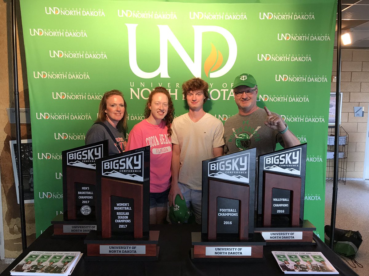 JohnFriends4's tweet photo. Go @myund #undnight Great night for ball! @FriendBrady https://t.co/BARjQTqUtz