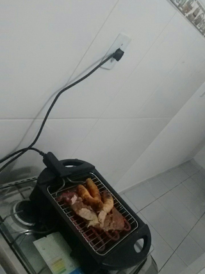 PcdeNerd's tweet photo. Churrasqueira elétrica meu oloko https://t.co/Y5pfS70Rob