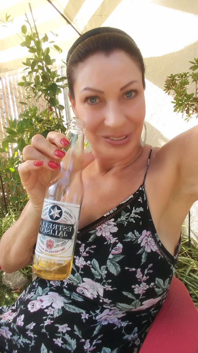 XXX VANESSA VIDEL on X: 106 in Claremont.6p what am I doing having a cold  one Ready for another one t.cogx00C6qp8H  X