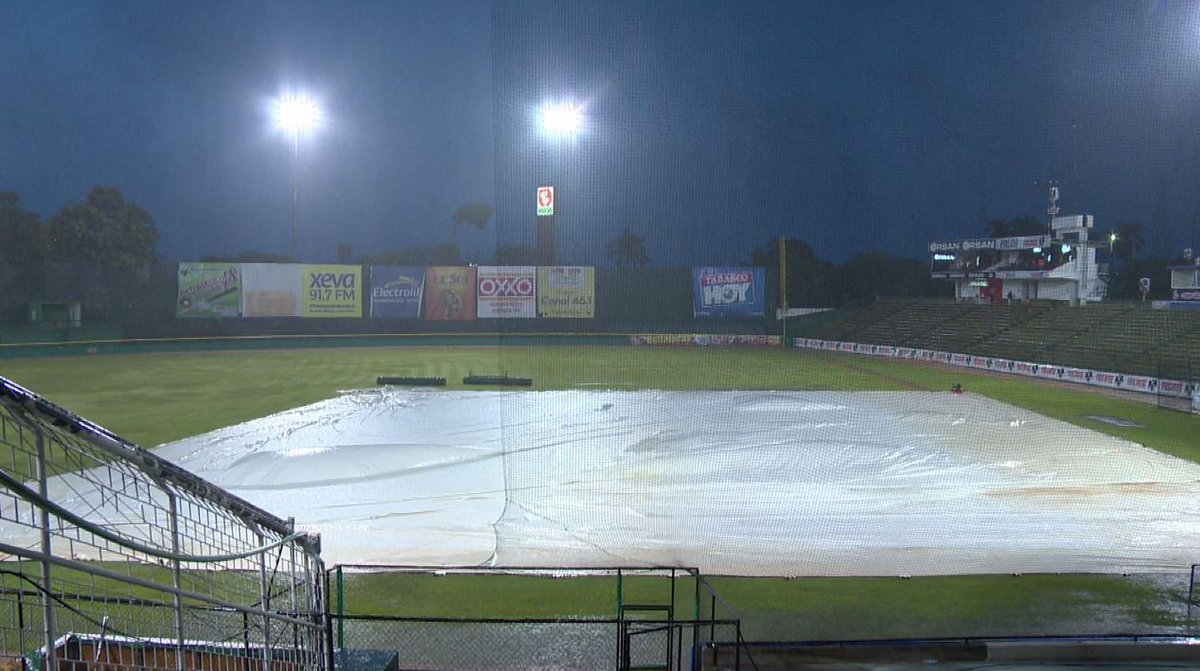 TVTenlinea's tweet photo. El primer juego de la serie @RojosdelAguila vs @OlmecasTabasco queda suspendido debido al mal tiempo 🌧 https://t.co/7i3rN8xc6L