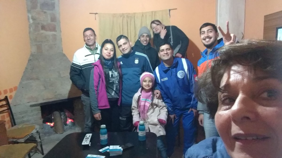 roybecerraok's tweet photo. Visitamos los vecinos dl B° Aconcagua del oeste de G. Cruz con la candidata a Concejal @maguipuchmuller  @redperonistamza 
#NuevaConducción https://t.co/HHhGl1BE0j