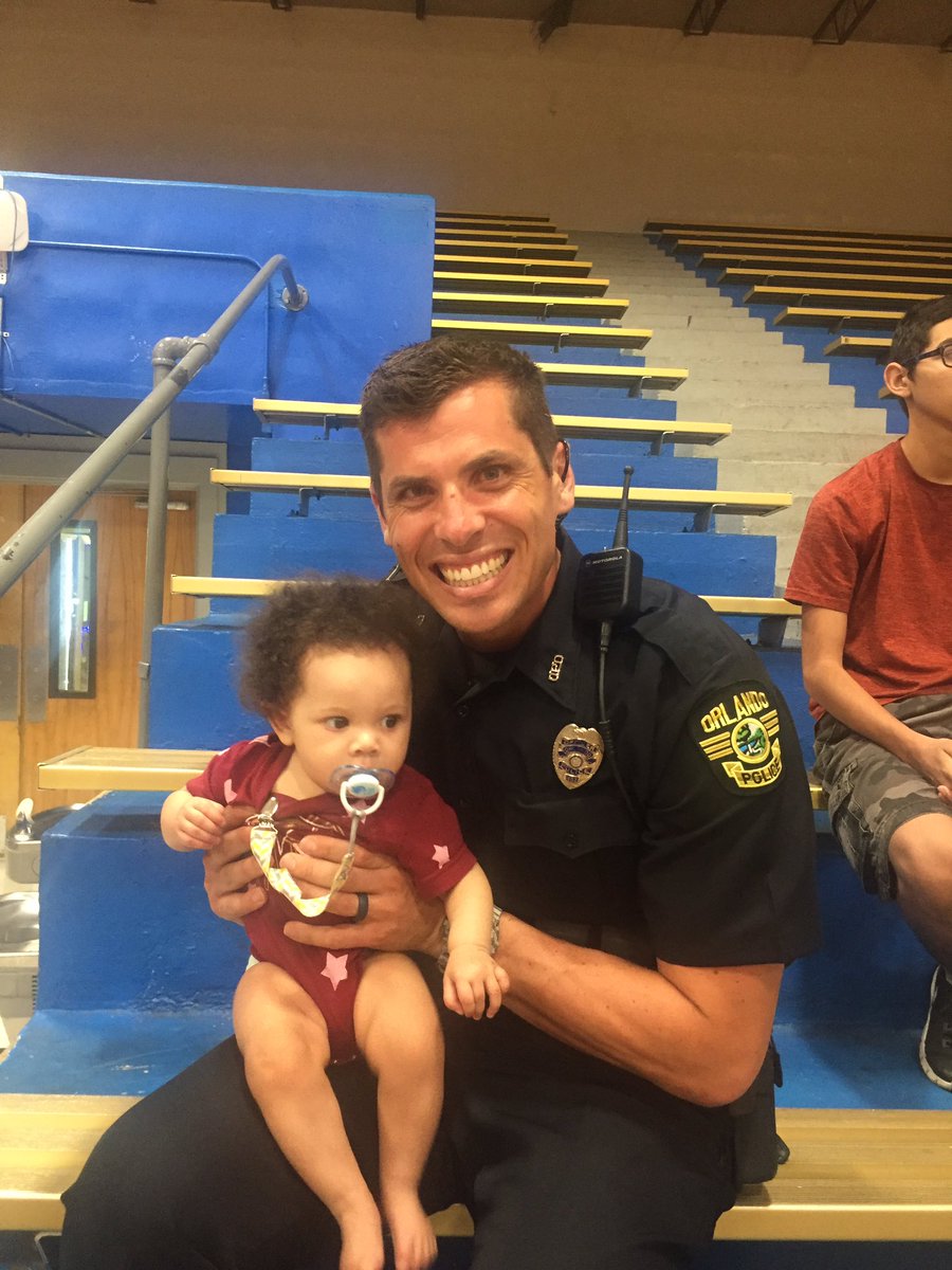 EdgarMalave4's tweet photo. #OrlandoPolice investing in the community they serve. Some played basketball while others helped with the little ones :-). https://t.co/tqueRgWR7f