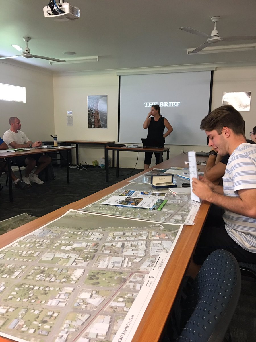 DrSilviaTavares's tweet photo. #UrbanDesignStudio has started! Exciting week ahead for @jcu students in #Innisfail Time and chance to make difference! #urbanism #cities https://t.co/IGzFXiZogQ