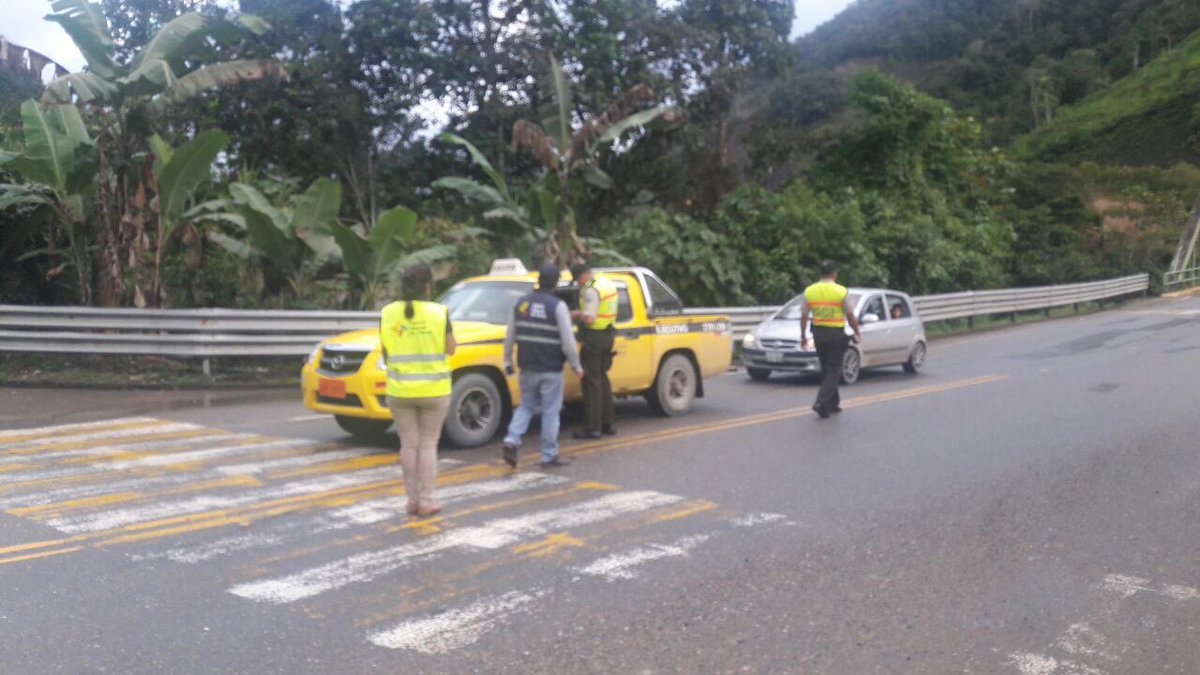 ANT_ECUADOR's tweet photo. Ejecutamos en #ZamoraChinchipe #OperativoControl con el apoyo del @MinInteriorEc y @PoliciaEcuador https://t.co/q6XlCViTWk