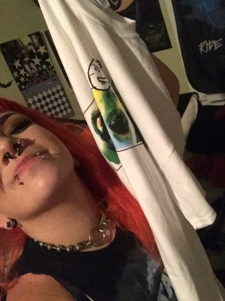 R0TT3DSCR3AMS's tweet image. I am one happy pup. Shout out to @VEINBAND for making this sick fucking shirt and giving the proceeds to a good cause #Imforit