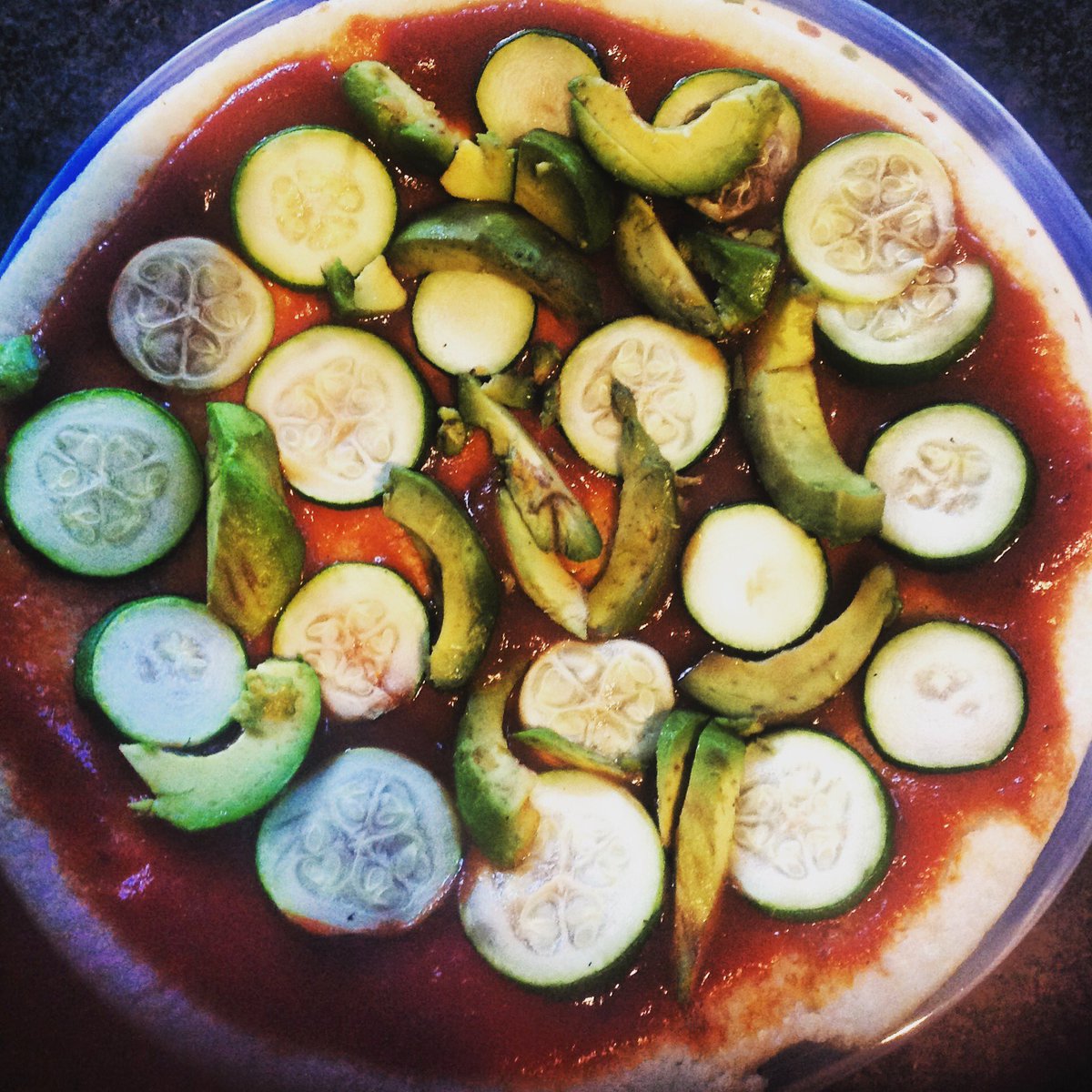 ideabox_yo's tweet photo. #Cauliflowerpizza #Vegan #Avocados #Zucchini #Delicious #dinner #Tonight's dinner #Vegetables https://t.co/AtkVIHYSHP