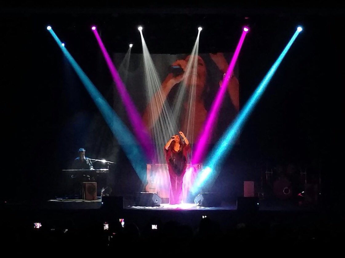 mariasanchez_es's tweet photo. Todo Me Recuerda a Ti @sanmihanovich #BarriosTour #SoyLoQueSoy Noche de lluvia en #SanMartin https://t.co/zSi3GJNDs7